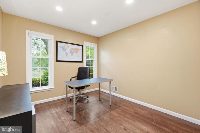 8900 QUEEN ELIZABETH BLVD, Annandale, VA 22003