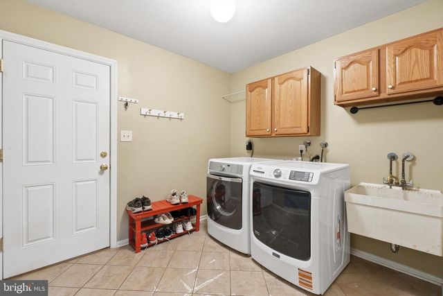 8900 QUEEN ELIZABETH BLVD, Annandale, VA 22003