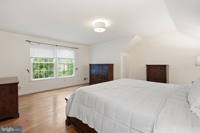 8900 QUEEN ELIZABETH BLVD, Annandale, VA 22003