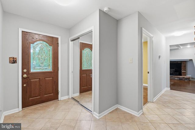 8900 QUEEN ELIZABETH BLVD, Annandale, VA 22003