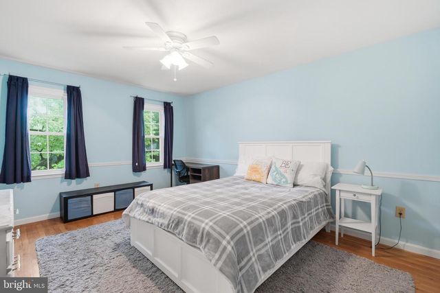 8900 QUEEN ELIZABETH BLVD, Annandale, VA 22003