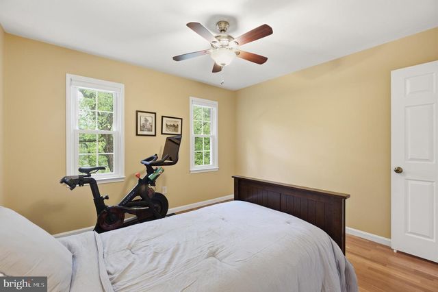 8900 QUEEN ELIZABETH BLVD, Annandale, VA 22003