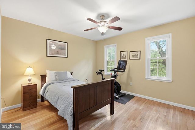 8900 QUEEN ELIZABETH BLVD, Annandale, VA 22003