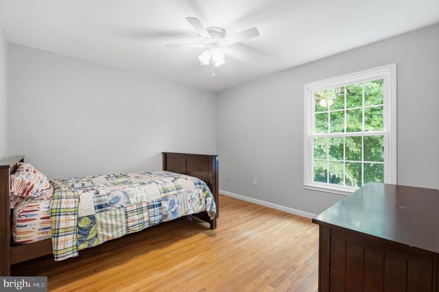 8900 QUEEN ELIZABETH BLVD, Annandale, VA 22003