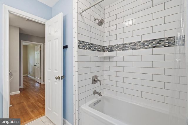 8900 QUEEN ELIZABETH BLVD, Annandale, VA 22003