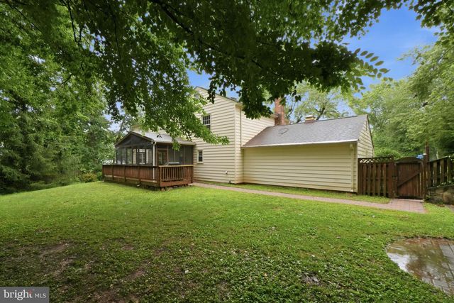 8900 QUEEN ELIZABETH BLVD, Annandale, VA 22003