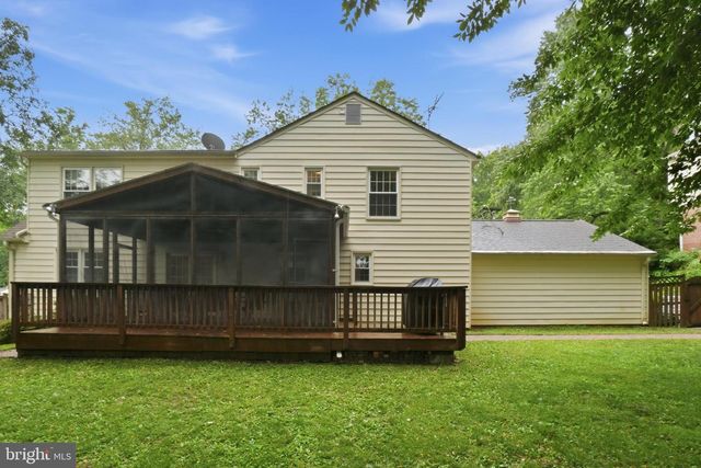 8900 QUEEN ELIZABETH BLVD, Annandale, VA 22003