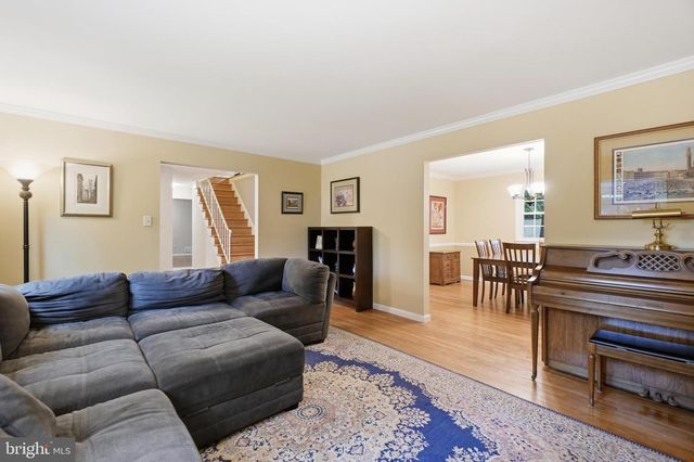 8900 QUEEN ELIZABETH BLVD, Annandale, VA 22003