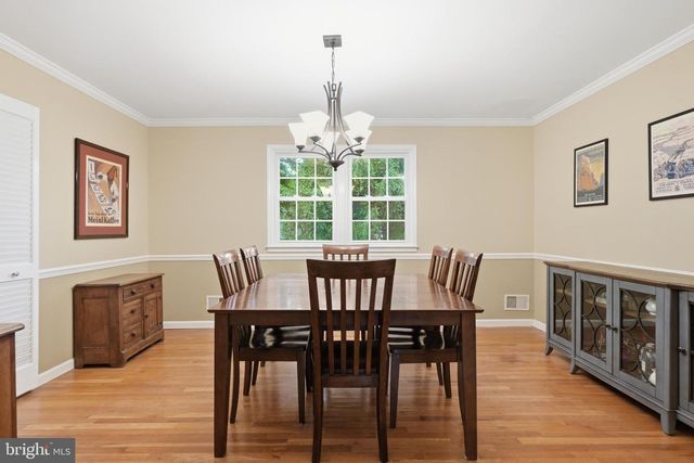 8900 QUEEN ELIZABETH BLVD, Annandale, VA 22003