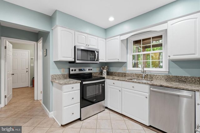 8900 QUEEN ELIZABETH BLVD, Annandale, VA 22003