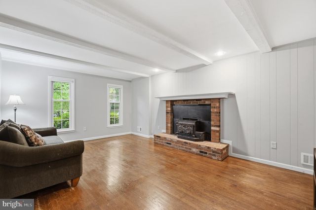 8900 QUEEN ELIZABETH BLVD, Annandale, VA 22003