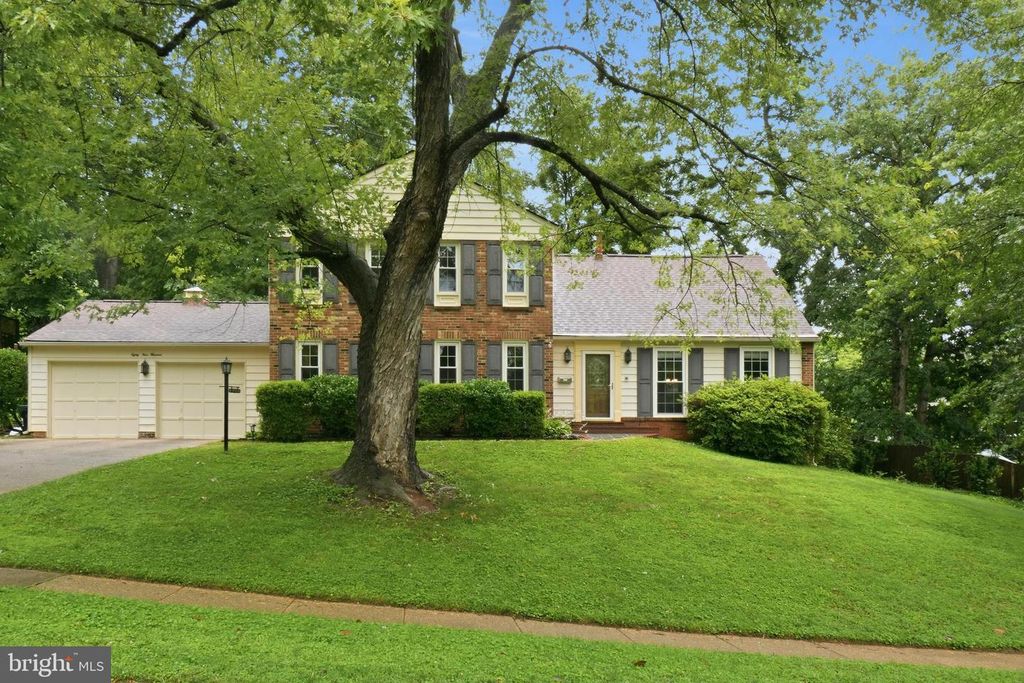 8900 QUEEN ELIZABETH BLVD, Annandale, VA 22003