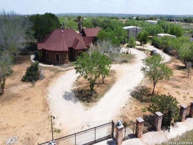 424 HOMECREST DR, La Vernia, TX 78121