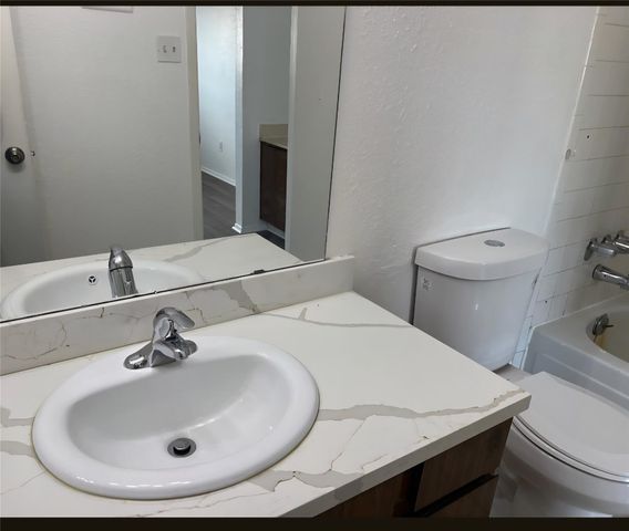 8323 Wilcrest Drive 8004, Houston, TX 77072