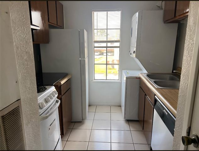 8323 Wilcrest Drive 8004, Houston, TX 77072