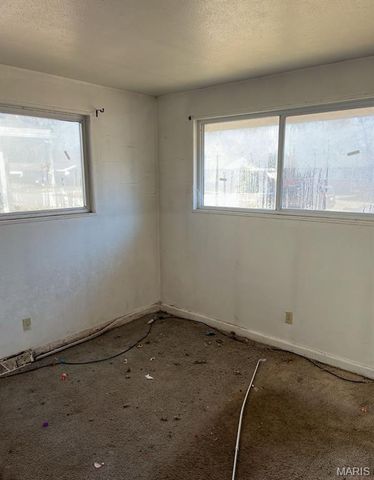 9737 Wendell Drive, St Louis, MO 63136