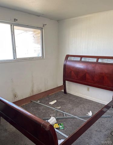 9737 Wendell Drive, St Louis, MO 63136