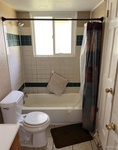 9737 Wendell Drive, St Louis, MO 63136