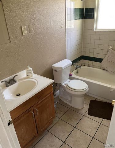 9737 Wendell Drive, St Louis, MO 63136