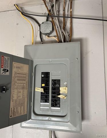 9737 Wendell Drive, St Louis, MO 63136