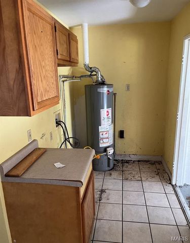 9737 Wendell Drive, St Louis, MO 63136