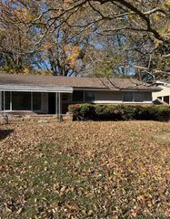 9737 Wendell Drive, St Louis, MO 63136