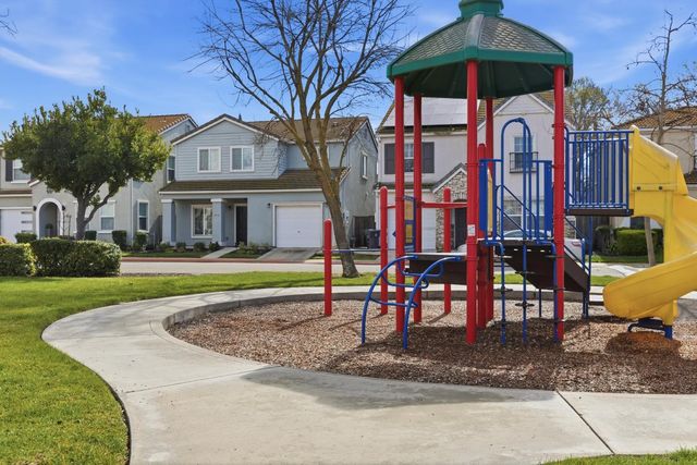 1516 Fog Bank Dr, Stockton, CA 95204