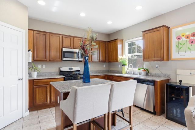 1516 Fog Bank Dr, Stockton, CA 95204