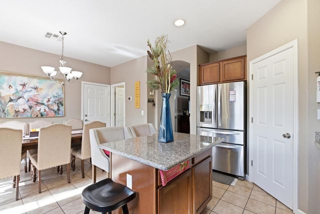 1516 Fog Bank Dr, Stockton, CA 95204