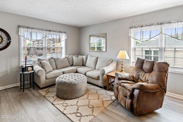 314 El Conquistador Pl, Louisville, KY 40220