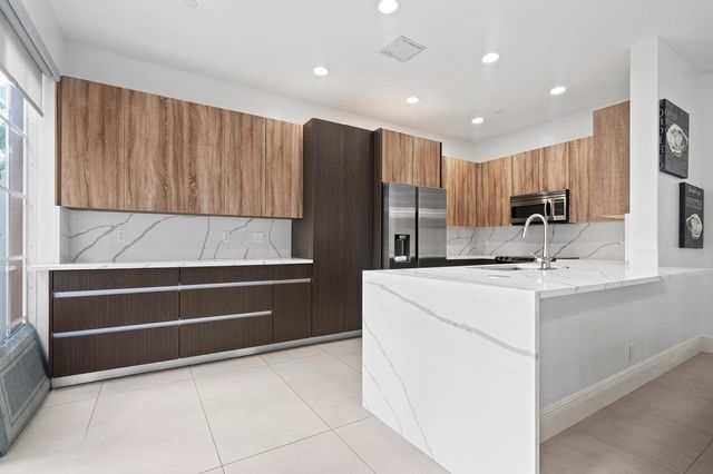 1123 NE 18th Avenue, Fort Lauderdale, FL 33304