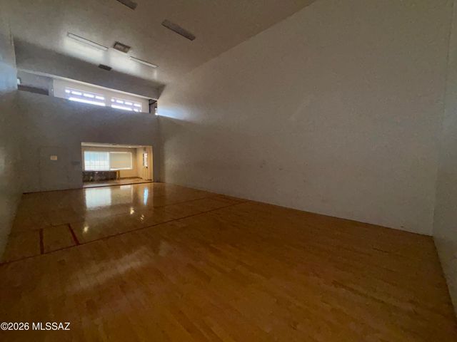 1810 E Blacklidge Dr Apt 319, Tucson, AZ 85719