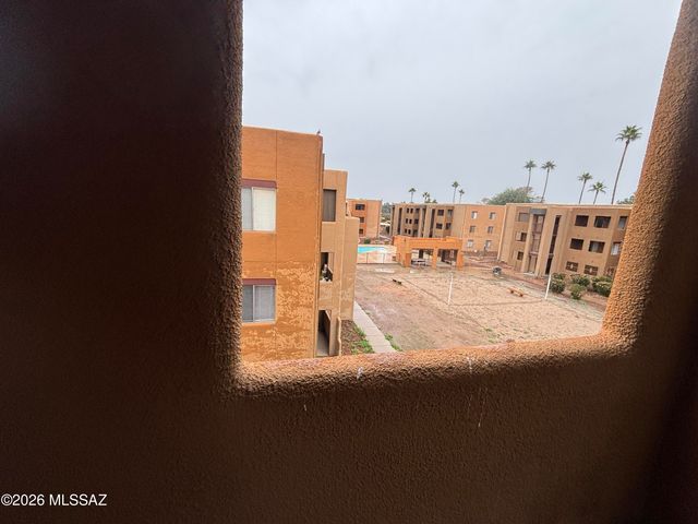 1810 E Blacklidge Dr Apt 319, Tucson, AZ 85719