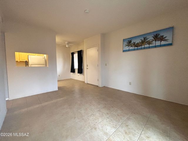 1810 E Blacklidge Dr Apt 319, Tucson, AZ 85719