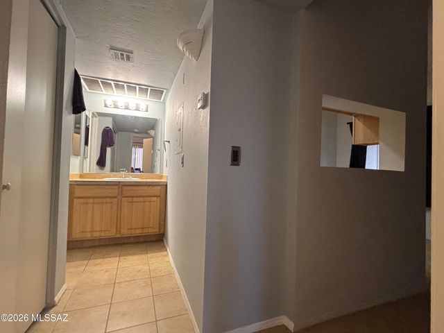 1810 E Blacklidge Dr Apt 319, Tucson, AZ 85719