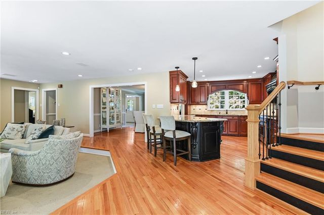 703 Circle LN, Virginia Beach, VA 23451