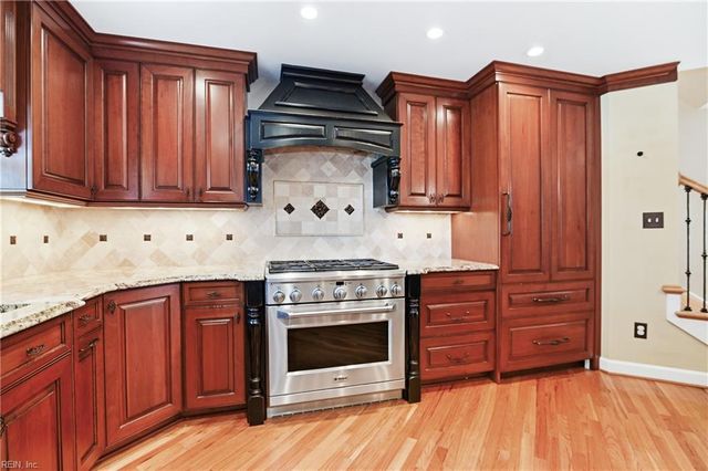 703 Circle LN, Virginia Beach, VA 23451