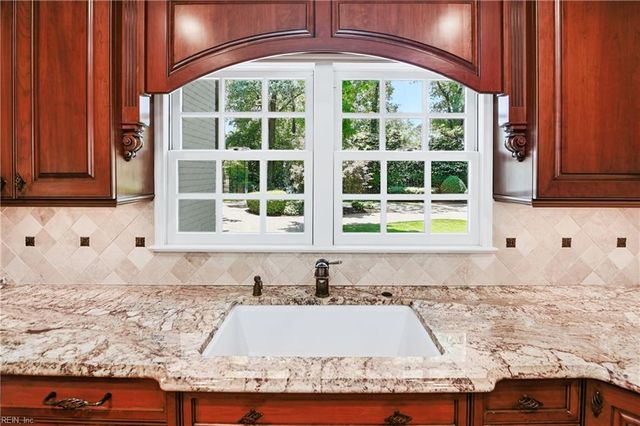 703 Circle LN, Virginia Beach, VA 23451