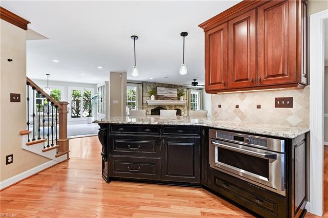 703 Circle LN, Virginia Beach, VA 23451