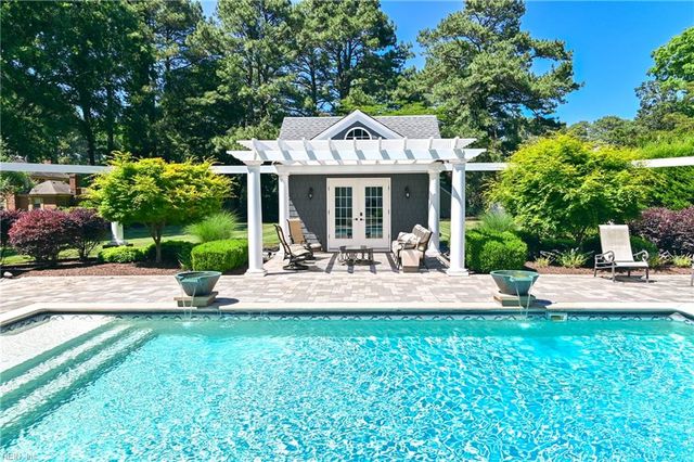 703 Circle LN, Virginia Beach, VA 23451