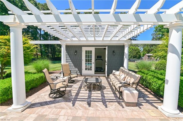 703 Circle LN, Virginia Beach, VA 23451