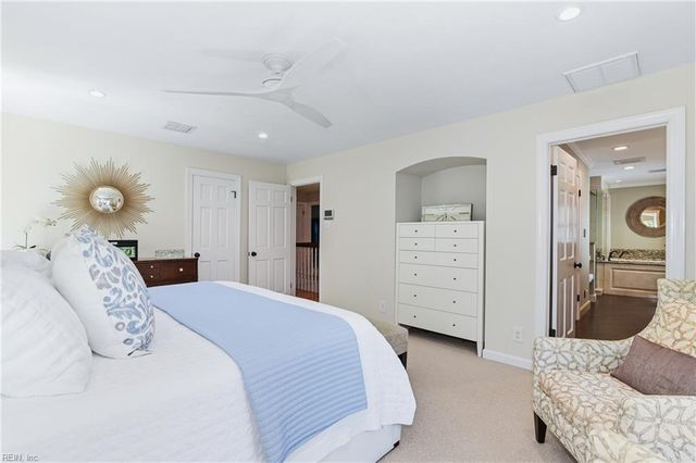 703 Circle LN, Virginia Beach, VA 23451