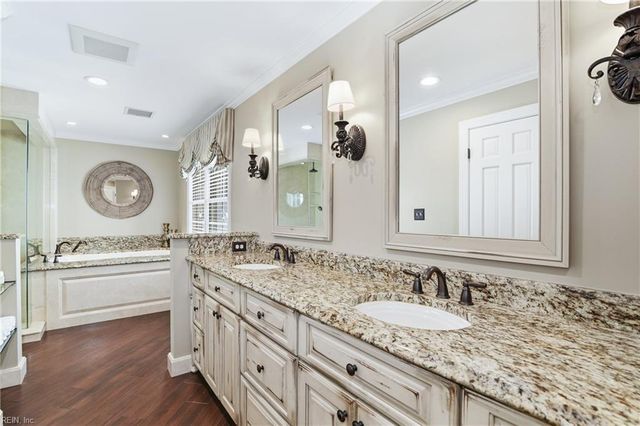 703 Circle LN, Virginia Beach, VA 23451