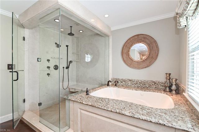 703 Circle LN, Virginia Beach, VA 23451