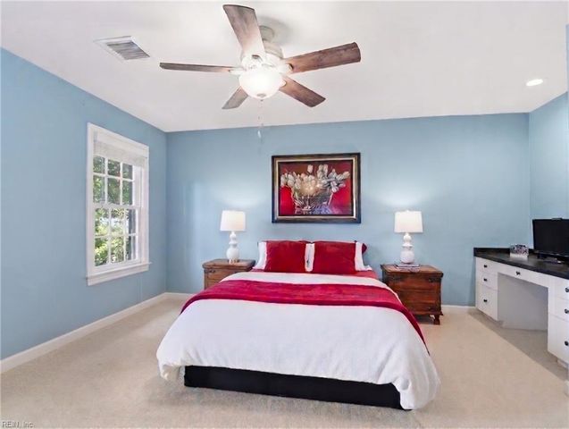 703 Circle LN, Virginia Beach, VA 23451