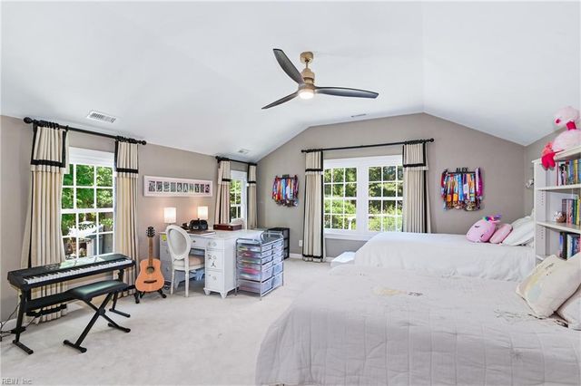 703 Circle LN, Virginia Beach, VA 23451