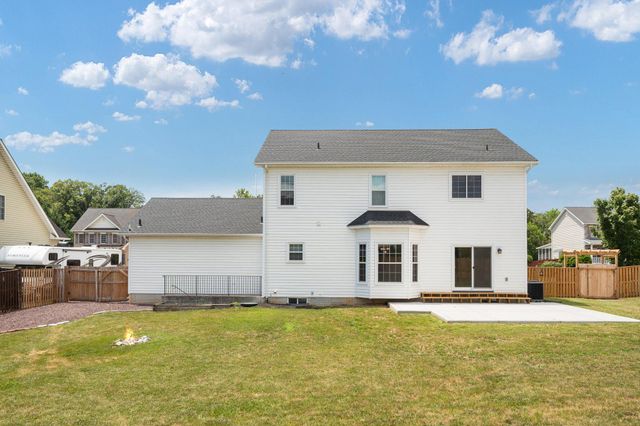 677 DELLINGER DR, Strasburg, VA 22657
