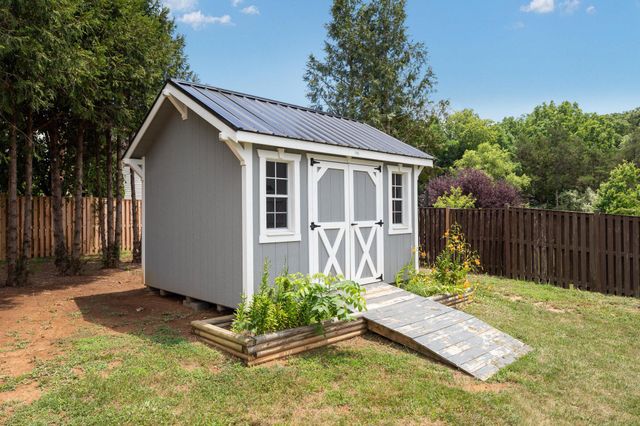 677 DELLINGER DR, Strasburg, VA 22657