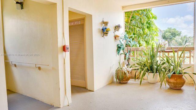 16801 NE 13th Ave 202, Miami, FL 33162