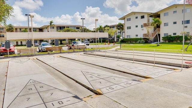 16801 NE 13th Ave 202, Miami, FL 33162